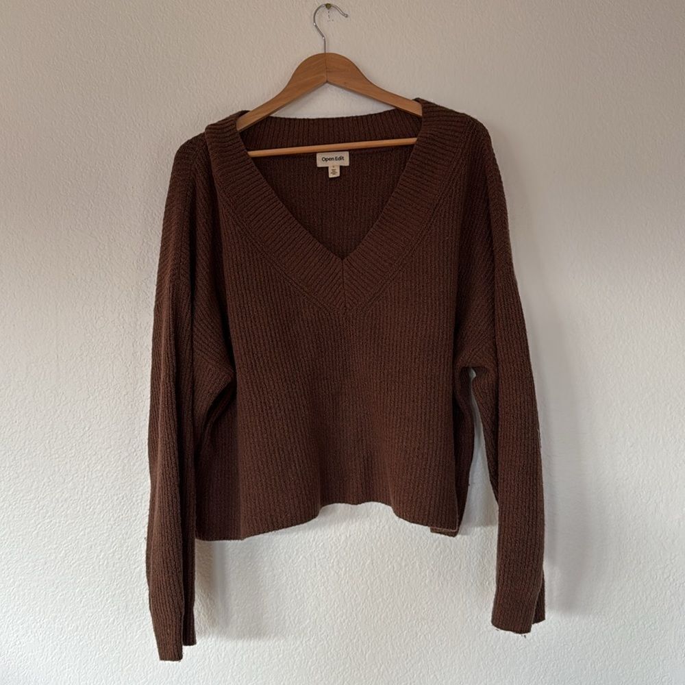 Brown v neck sweater - Picture 2 of 2